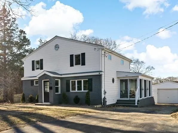 33 Eddy St, Swansea, MA 02777