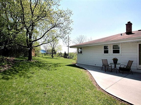4th image of 725 Greenmeadow Dr