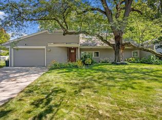 909 Gamon Rd, Wheaton, IL 60189