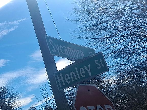 5th image of 611 Henley St