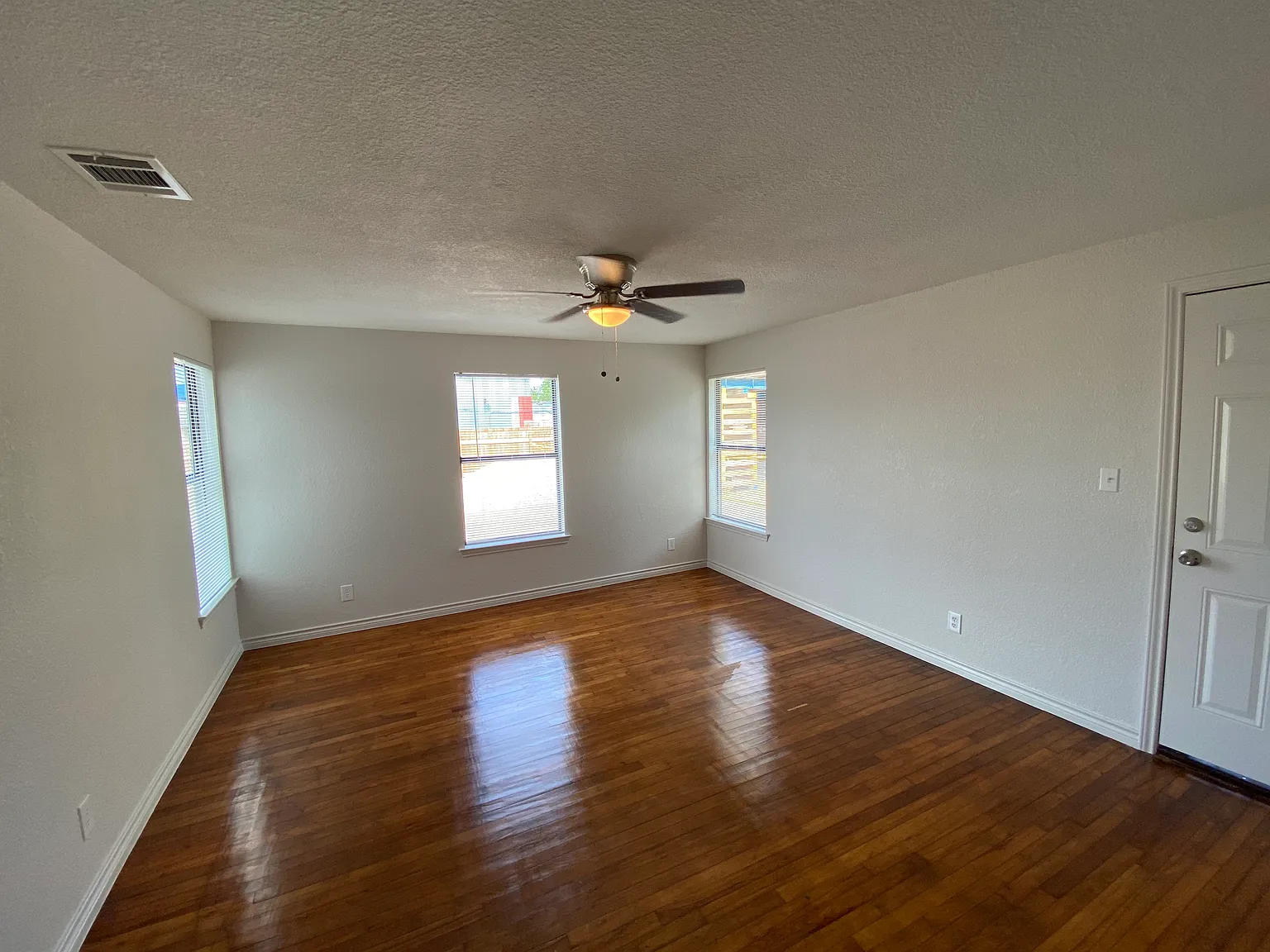 2 bed, 1000 sqft, $1,000 — Photo 3
