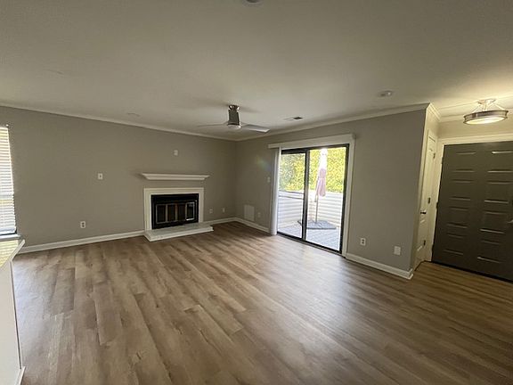 5th image of 130 Manhattan Ct #130