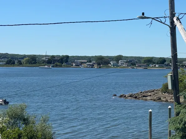 16 Robertson Rd, Narragansett, RI 02882