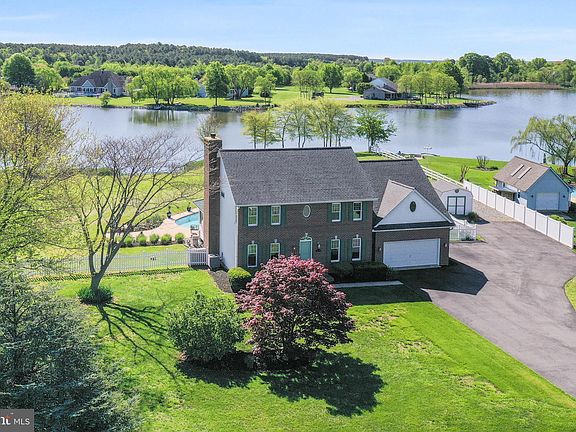 3rd image of 321 S Lake Dr