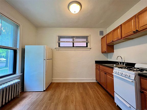 4th image of 4417 Forest Park Ave