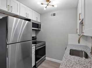Renovated Two Bedroom Near Kenwood Mall!, Cincinnati, OH 45236
