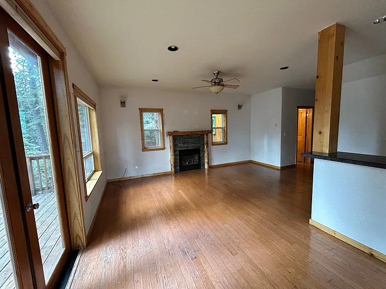1513 Crystal Air Dr — Photo 5