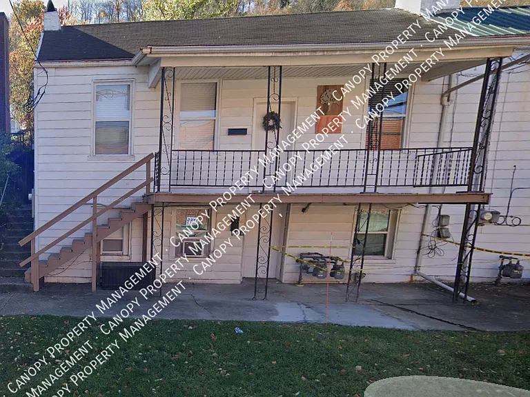 112 1/2 E 4th St — Photo 1