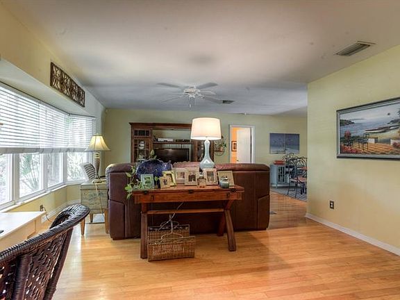 5th image of 10434 Orange Grove Dr