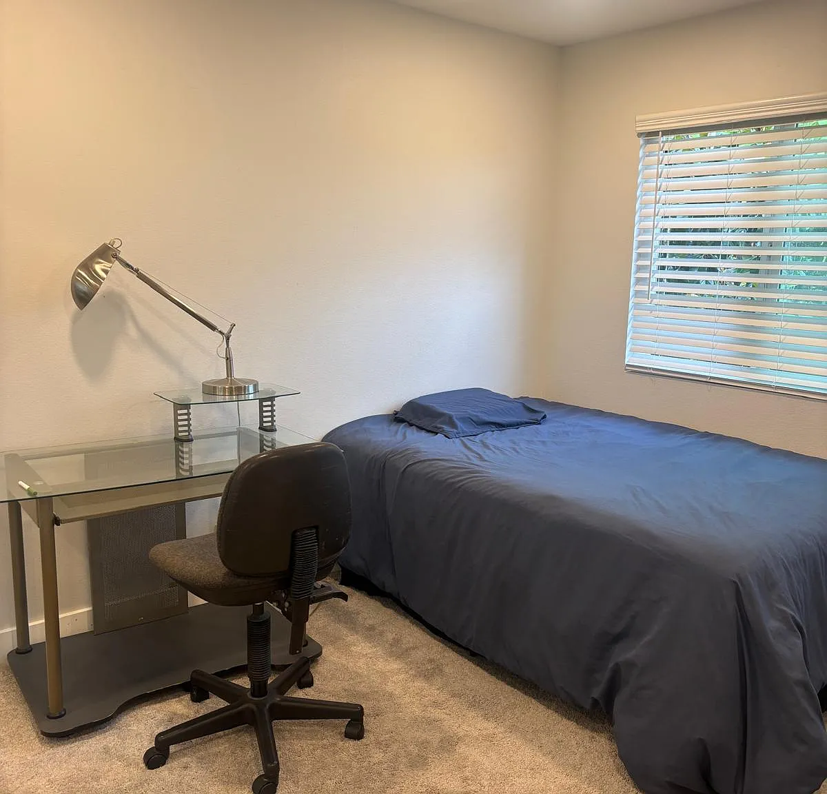 4 bed, 2.5 bath, 1900 sqft, $1,400 — Photo 3