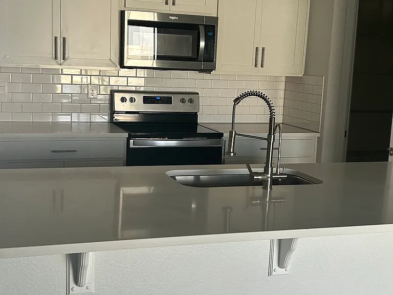 415 Tanis Ave — Photo 3