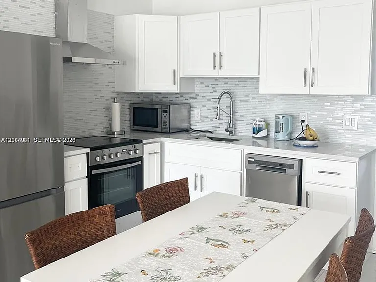 340 Oakridge S #340 — Photo 6