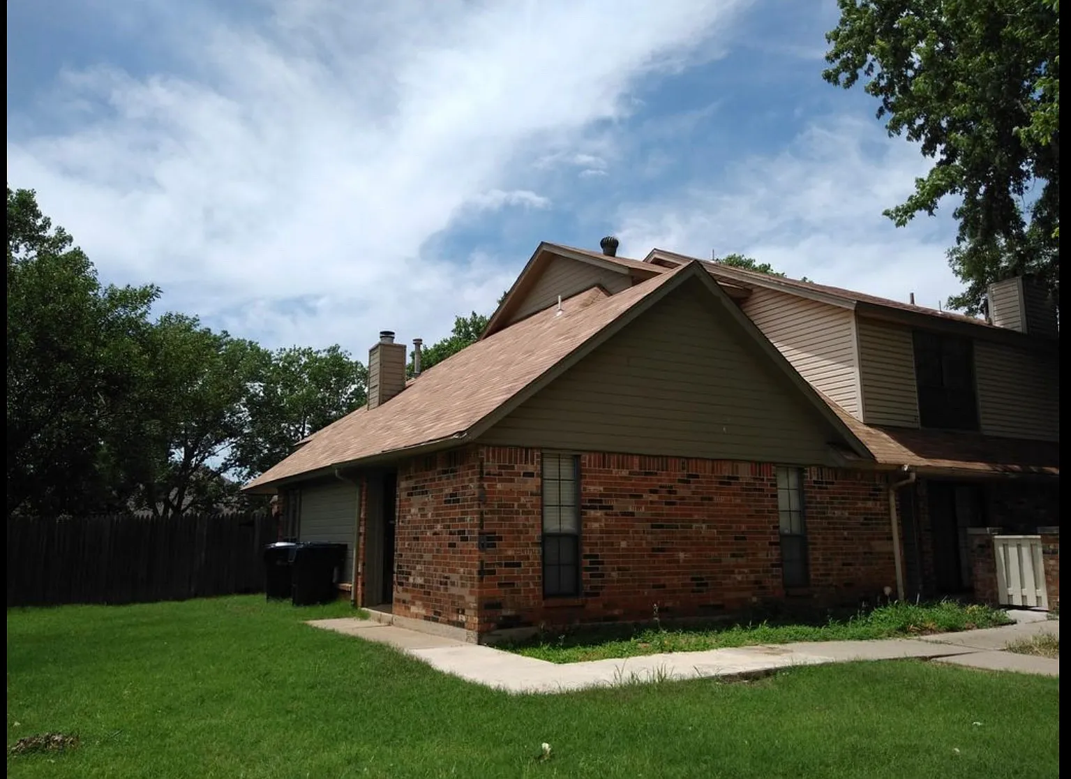 2 bed, 1221 sqft, $1,350 — Photo 2