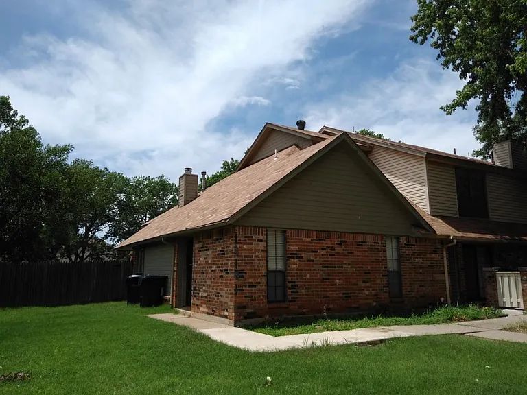 14101 Fairhill Ave — Photo 1