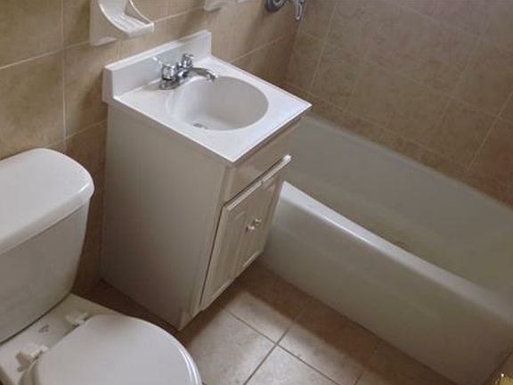5th image of 568 Pacific St APT 05A