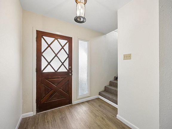 5th image of 155 Mary Ann Dr