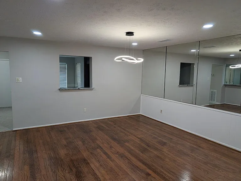 3258 Continental Dr — Photo 5