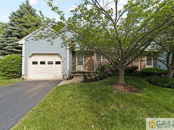 9 Betsy Ross Dr #B, Monroe Township, NJ 08831