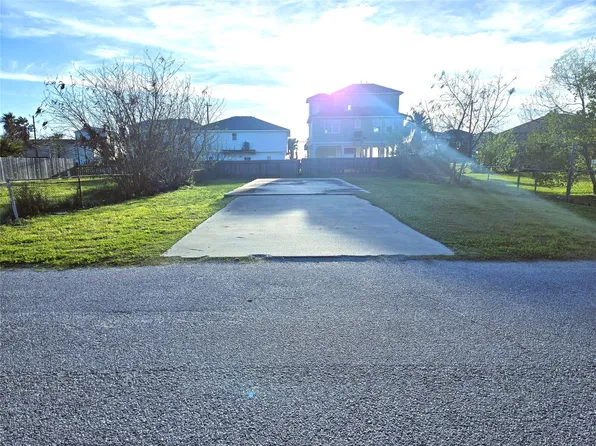 1013 63rd St, Galveston, TX 77551