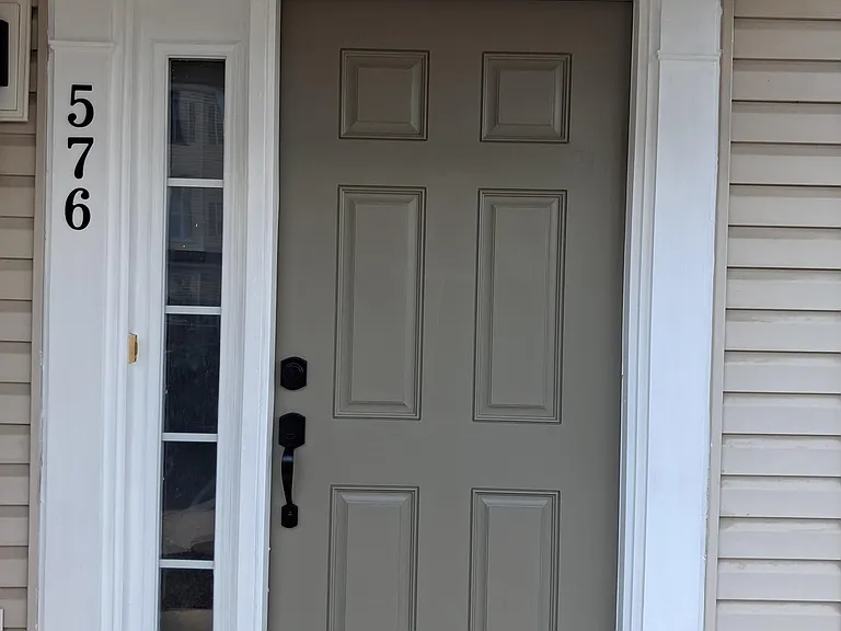 576 S Carlisle St — Photo 2