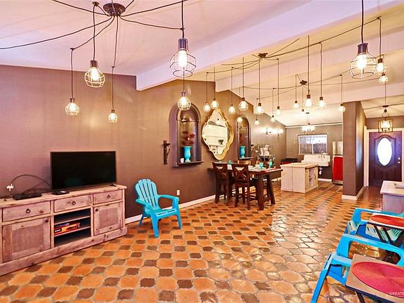 5th image of 800 Dallas Ave #29