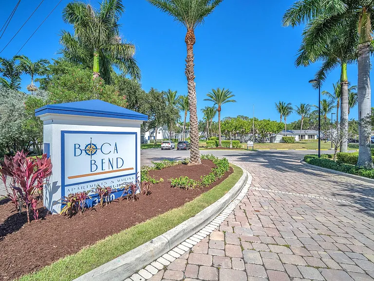 Boca Bend Marina — Photo 11