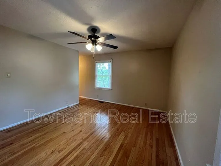 5214 Rockingham Rd — Photo 12