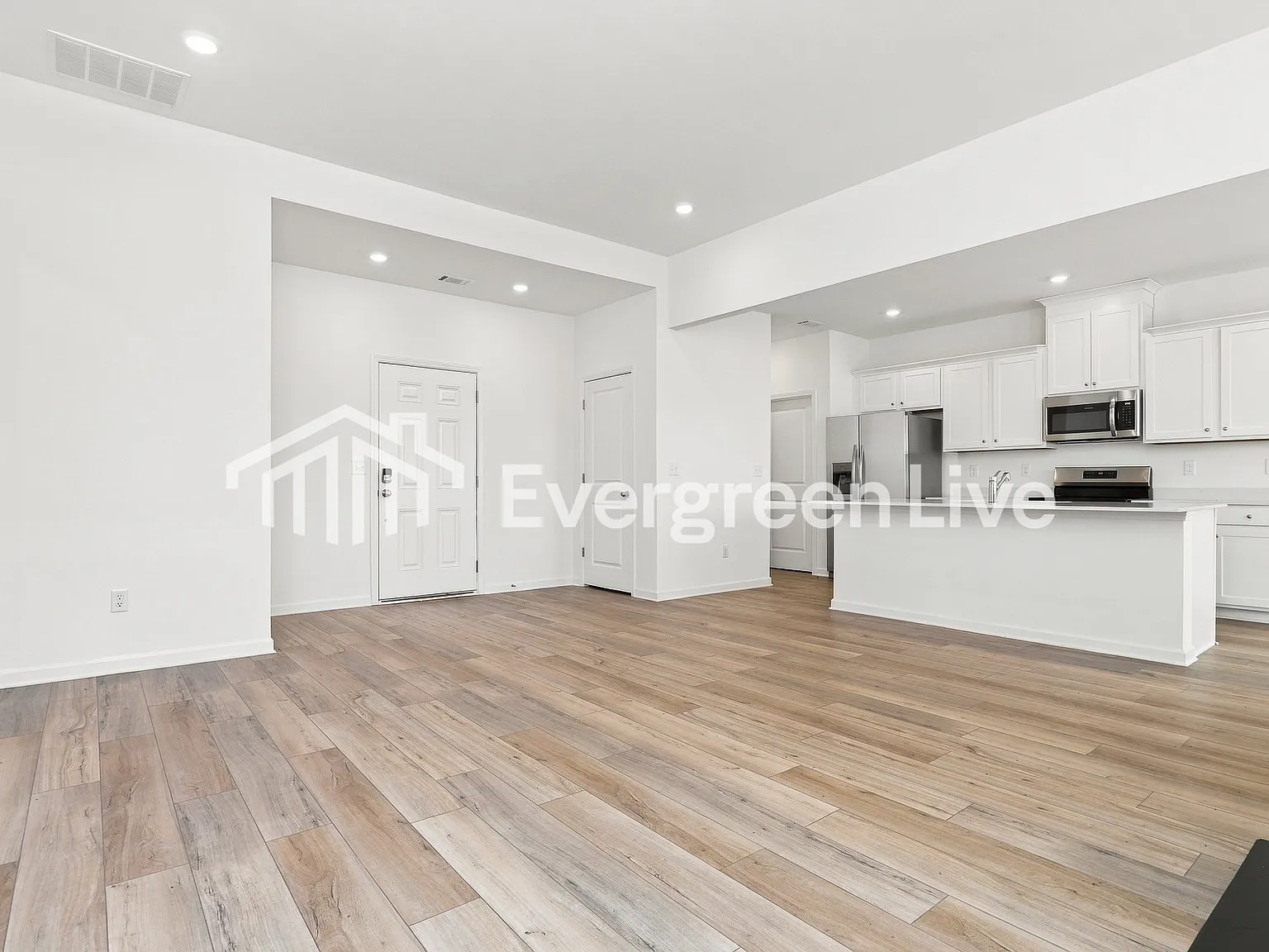 4 bed, 2.0 bath, 1683 sqft, $2,085 — Photo 2