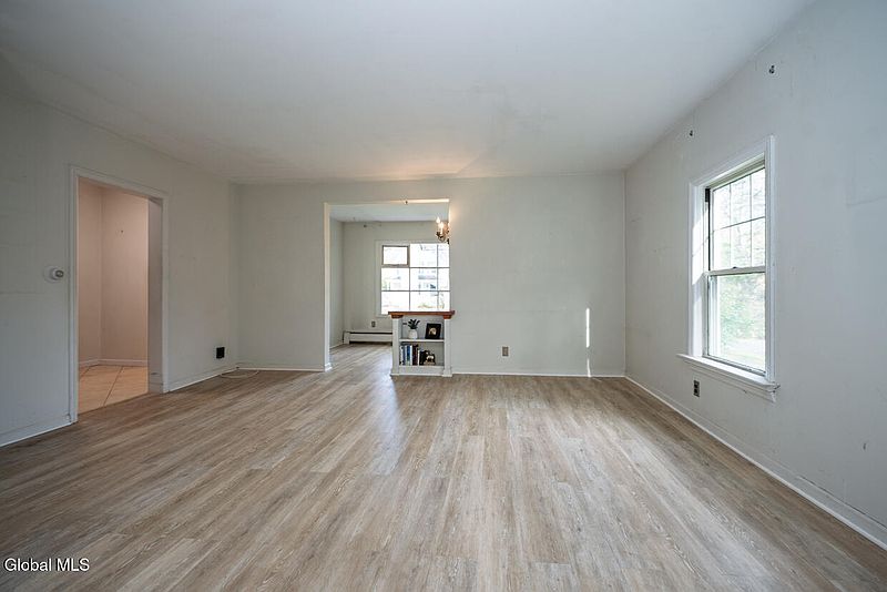 4th image of 21 McCormack Road