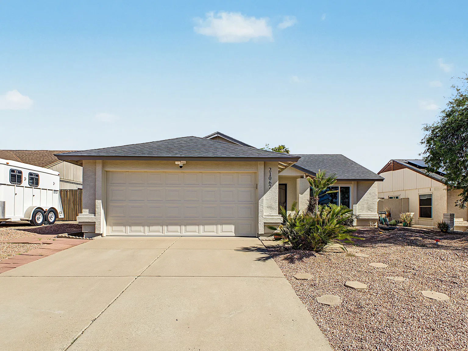 3 bed, 1200 sqft, $1,749 — Photo 2