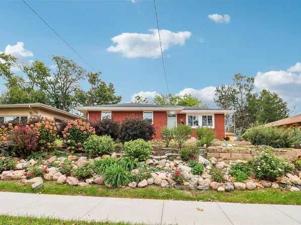 7606 Roseland Dr, Urbandale, IA 50322