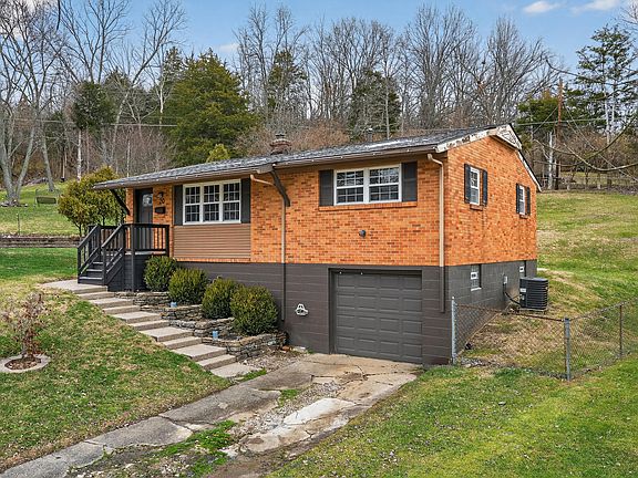 2nd image of 20 Elmwood Cir