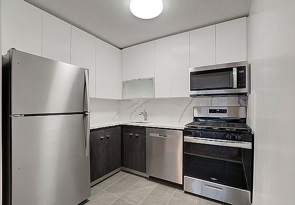 2nd image of 200 E 33rd St APT 3D
