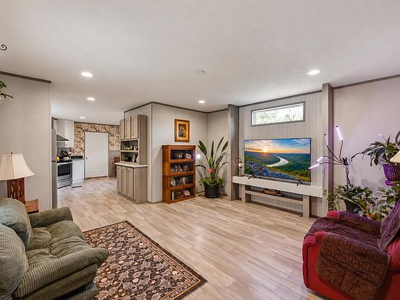 3rd image of 298 Agency Creek Ln