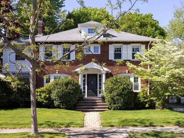 35 Vineyard Rd, Newton, MA 02459