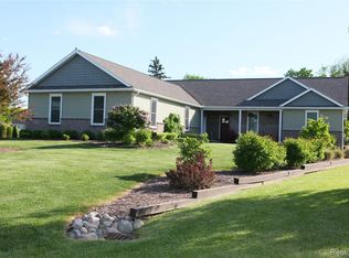 1041 Lancaster St, Lapeer, MI 48446