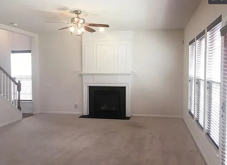 4 bed, 2.5 bath, 2400 sqft, $2,350 — Photo 3