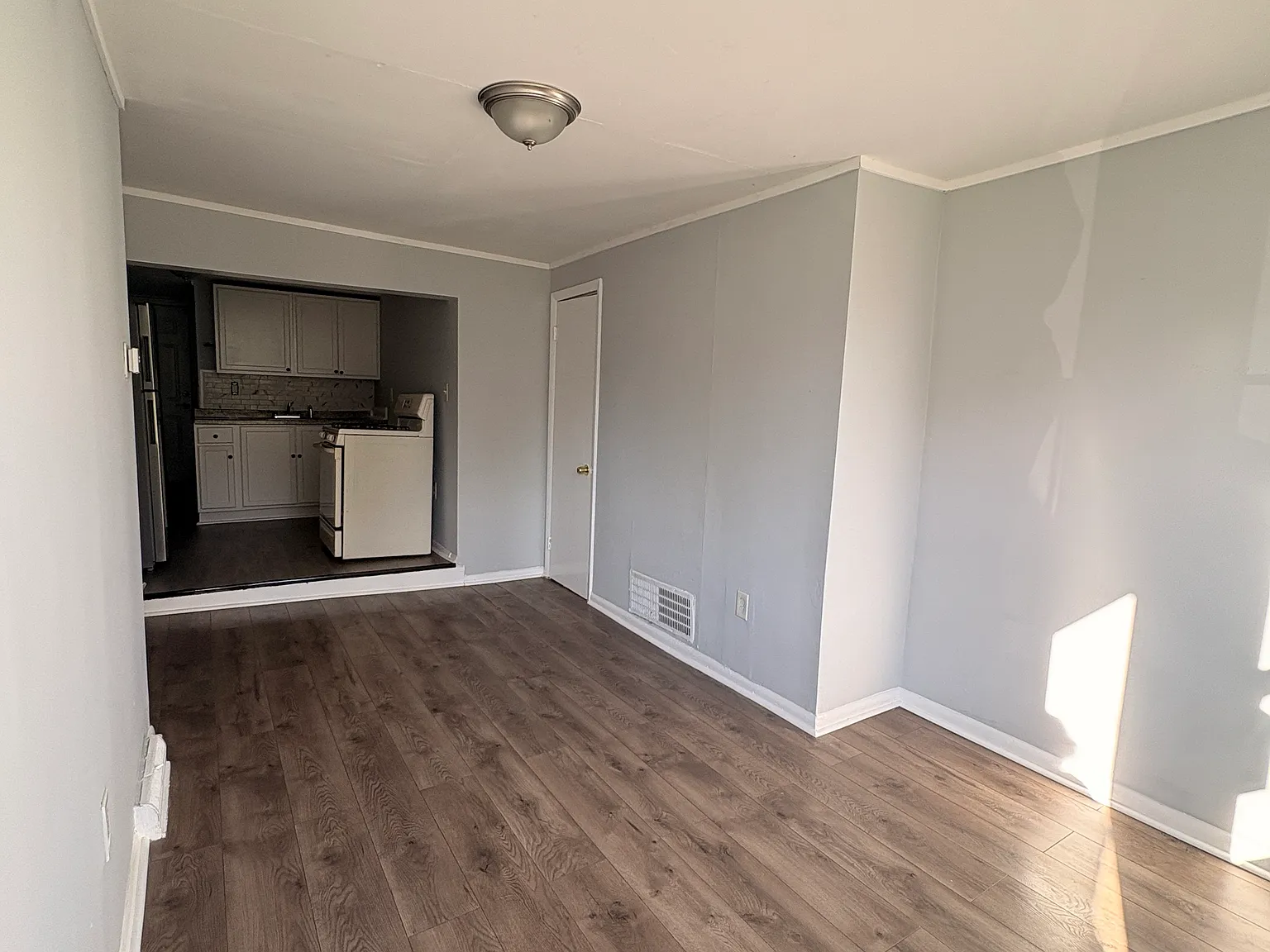 2 bed, 1092 sqft, $2,100 — Photo 2