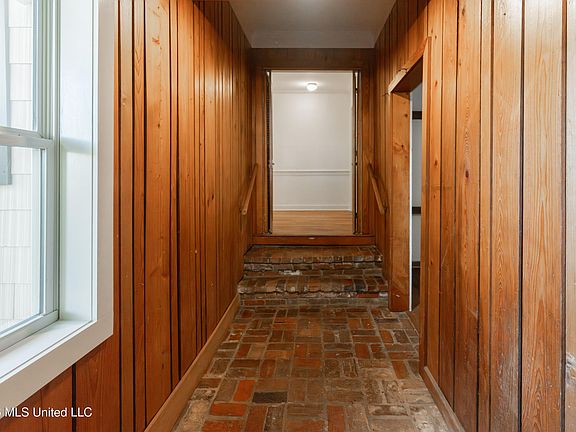 5th image of 207 Mount Salus Rd