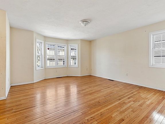 5th image of 224 Pleasant St #A