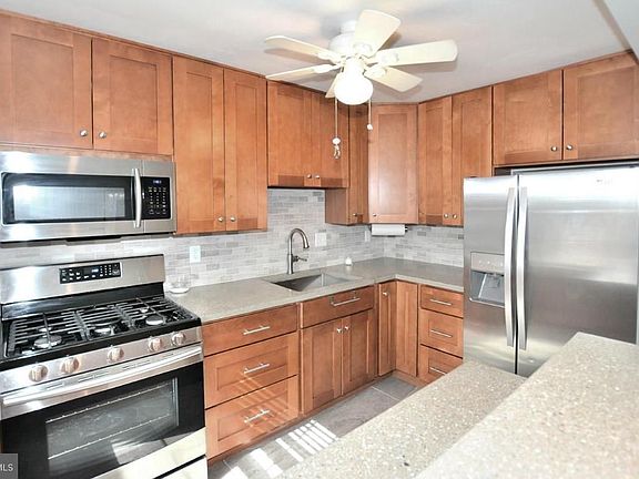 3rd image of 1101 Belle View Blvd APT C1