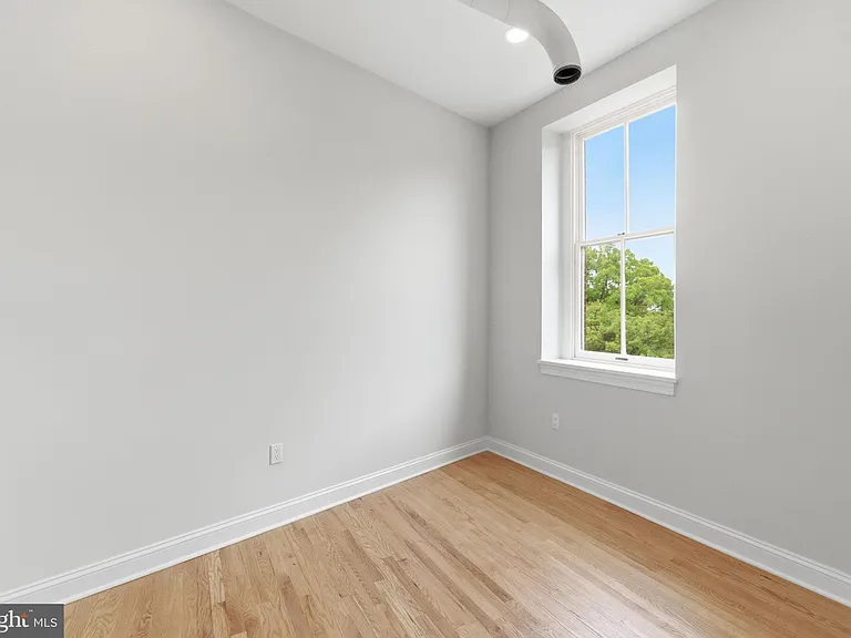 337 S Fremont Ave — Photo 12