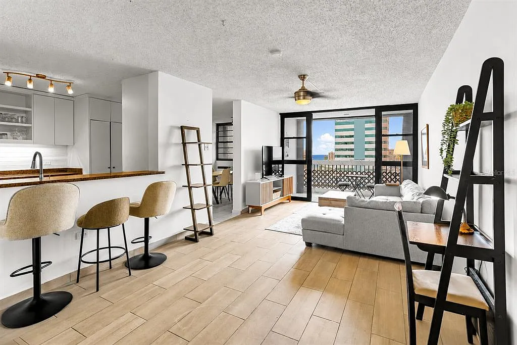 2 bed, 2.0 bath, 1200 sqft, $3,000 — Photo 2