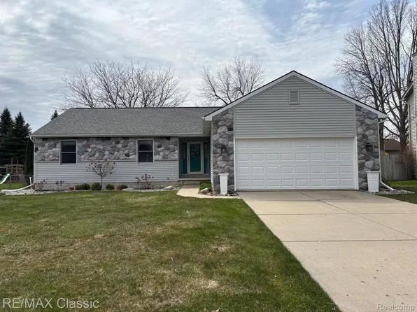 5855 Caleta Dr, Lansing, MI 48911