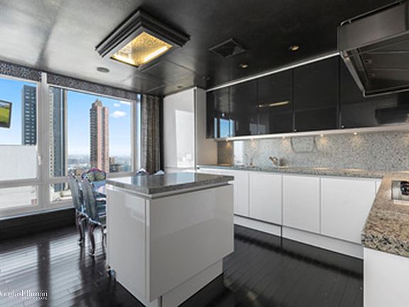 4th image of 450 E 83rd St APT 21B