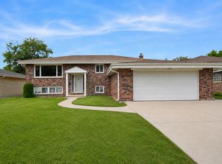 562 N Plamondon Dr, Addison, IL 60101