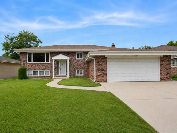 562 N Plamondon Dr, Addison, IL 60101