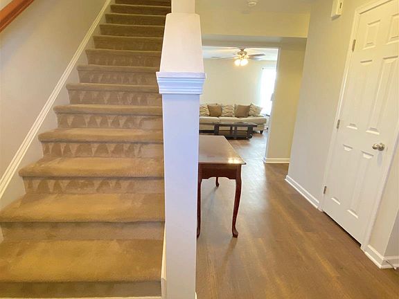 5th image of 415 Carrik Ct