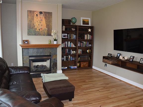 4th image of 4392 E G St