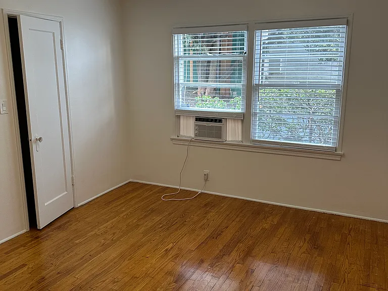 1849 S Beverly Glen Blvd #1/2 — Photo 8